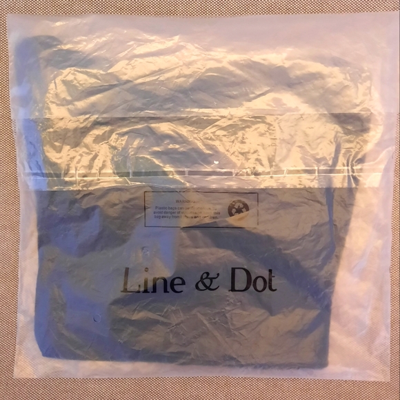 Line+Dot Basic Long Sleeve V-neck Tee Shirt - Picture 2 of 6